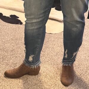 KanCan Size 33 Raw Hem Angled Crop Jeans